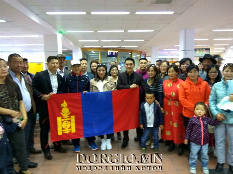 Г.Мандахнаранг Биеийн тамир, спортын газрын дарга Ц.Шаравжамц хүлээн авч, хүндэтгэл үзүүллээ